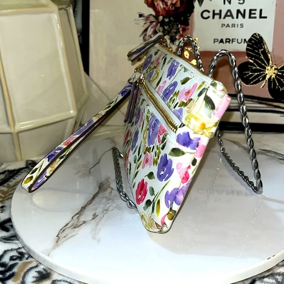 NWOT Nanette Lepore Floral Tech Wristlet - Picture 3 of 14